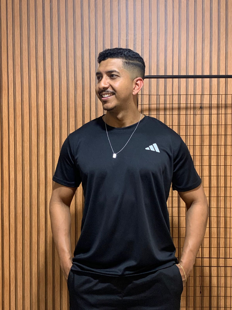 Camiseta Dry-Fit. Adidas